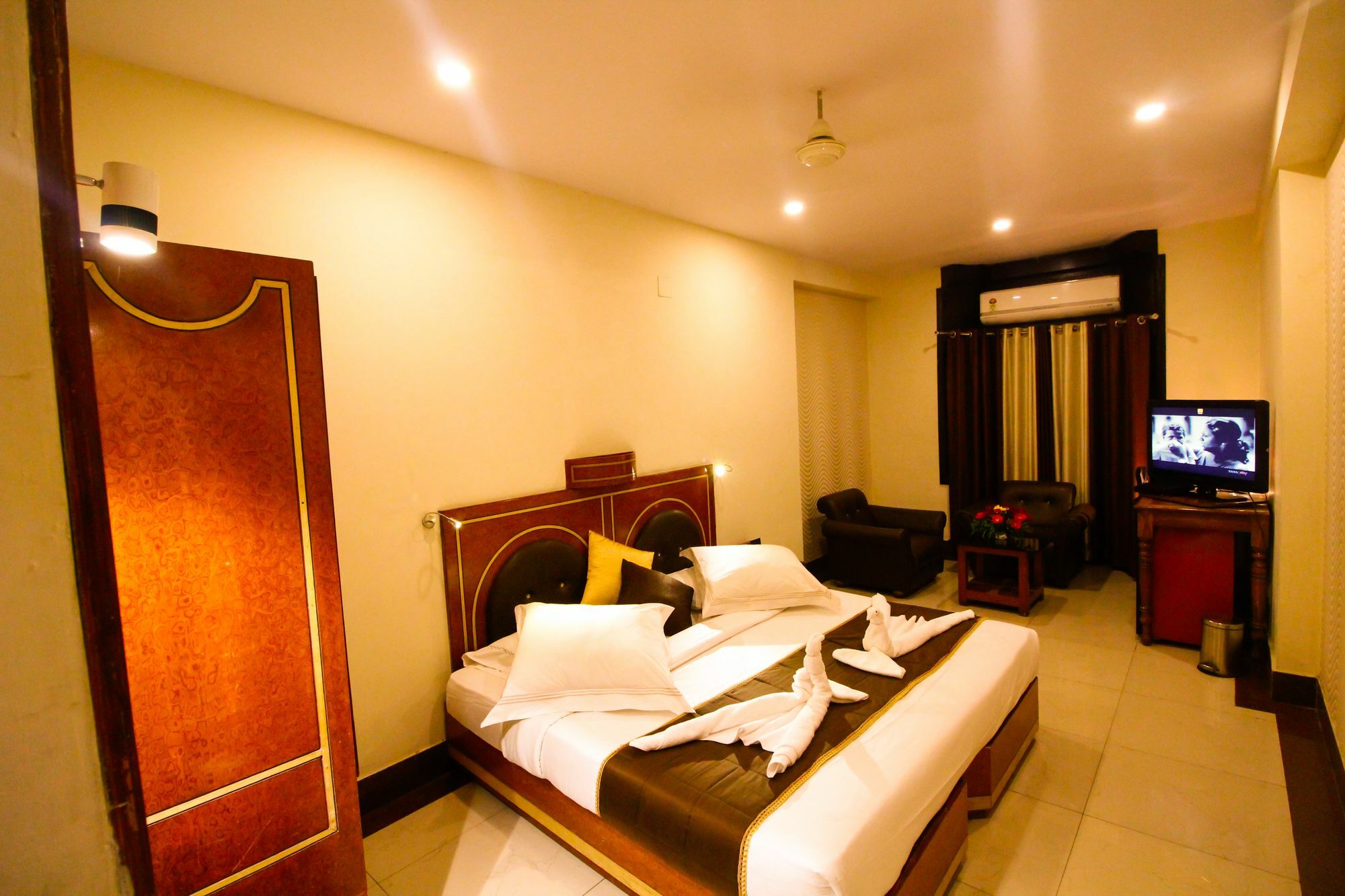 Hotel Rishi Regency Jabalpur Εξωτερικό φωτογραφία